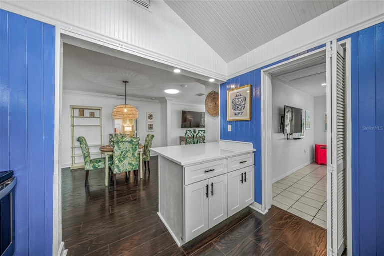 Photo 14 of 53 - 227 Grant Dr, Sarasota, FL 34236