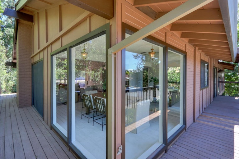 Photo 25 of 70 - 4040 Crondall Dr, Sacramento, CA 95864