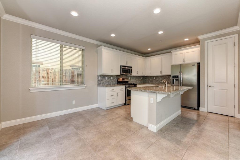 Photo 9 of 34 - 668 Addison Ln, Folsom, CA 95630