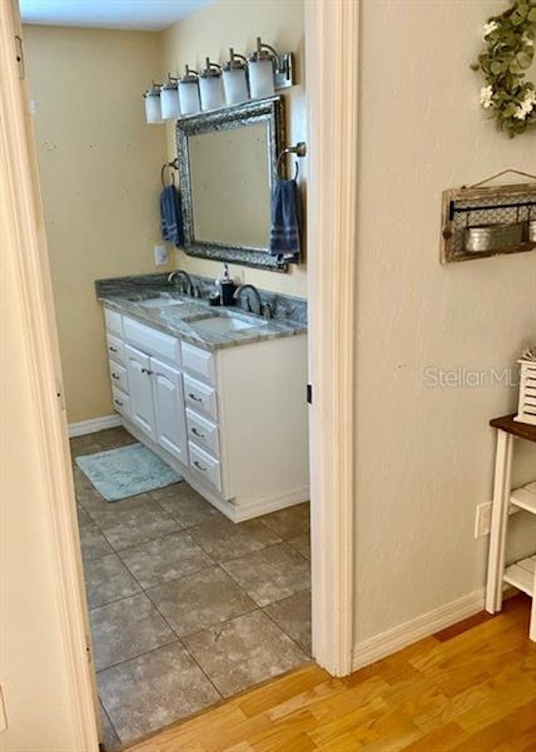 Photo 21 of 23 - 805 E Lansdowne Ave, Orange City, FL 32763
