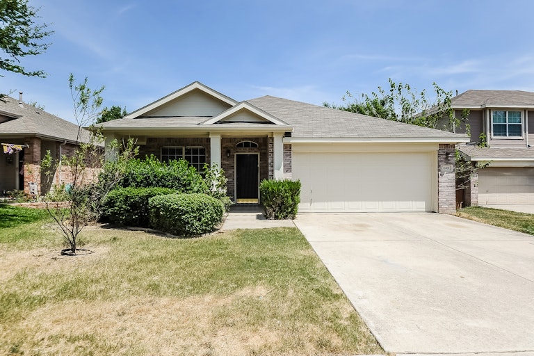 Photo 1 of 25 - 13308 Ridgepointe Rd, Fort Worth, TX 76244