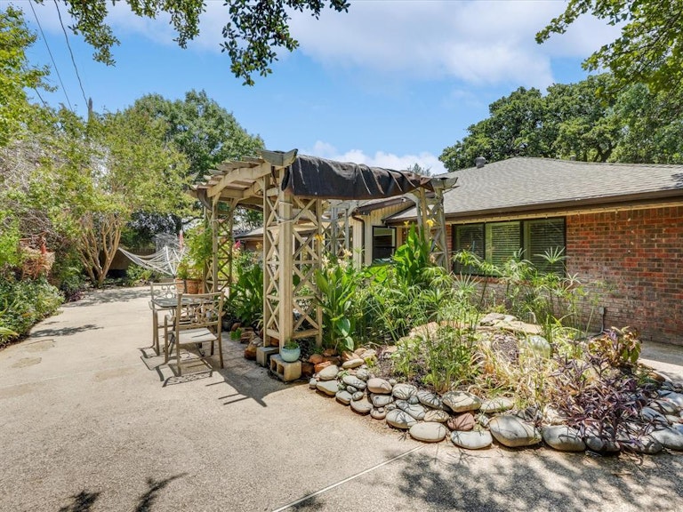 Photo 36 of 40 - 1107 Auburn Dr, Arlington, TX 76012