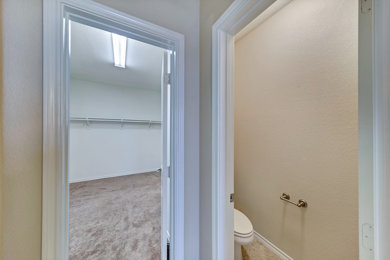 Photo 16 of 28 - 4701 Red Gate Cir, Keller, TX 76244
