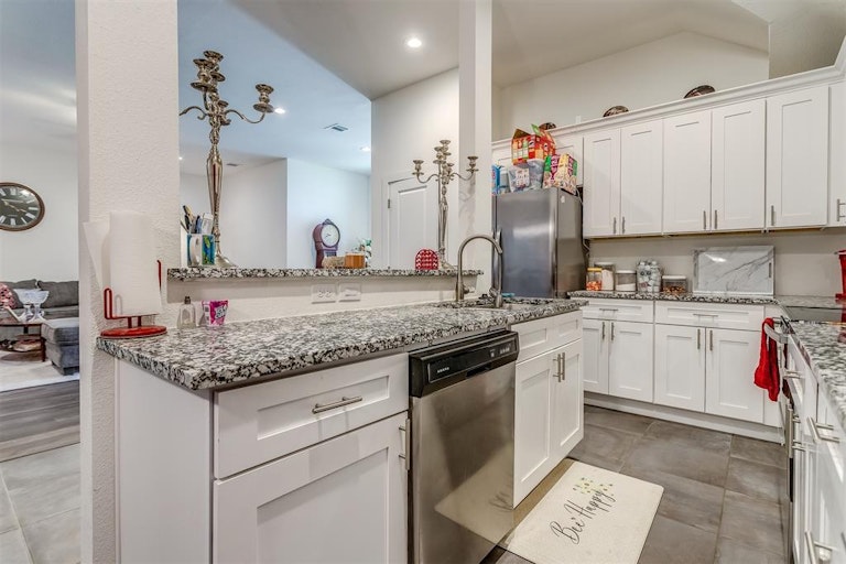 Photo 12 of 35 - 1201 Roan Dr, Lancaster, TX 75134