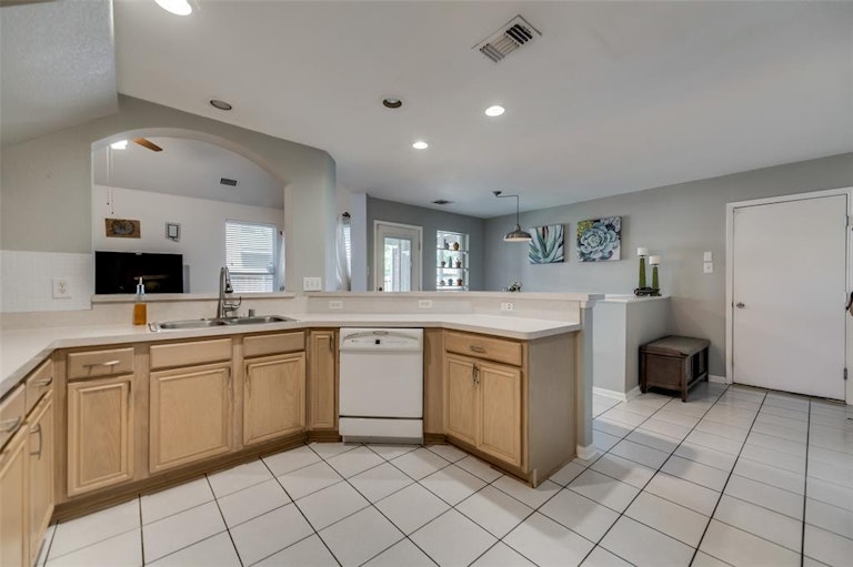 Photo 18 of 40 - 8801 Clearlake Dr, Rowlett, TX 75088