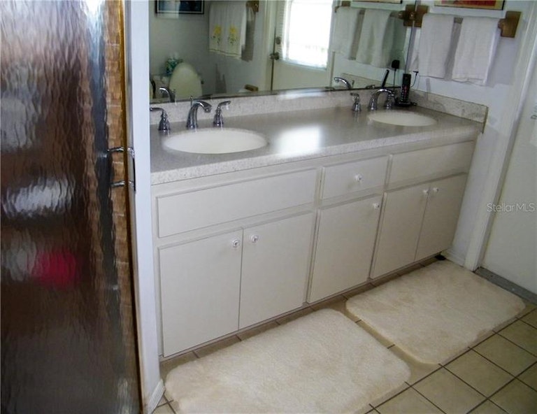 Photo 9 of 16 - 3007 Siesta Dr, Venice, FL 34293