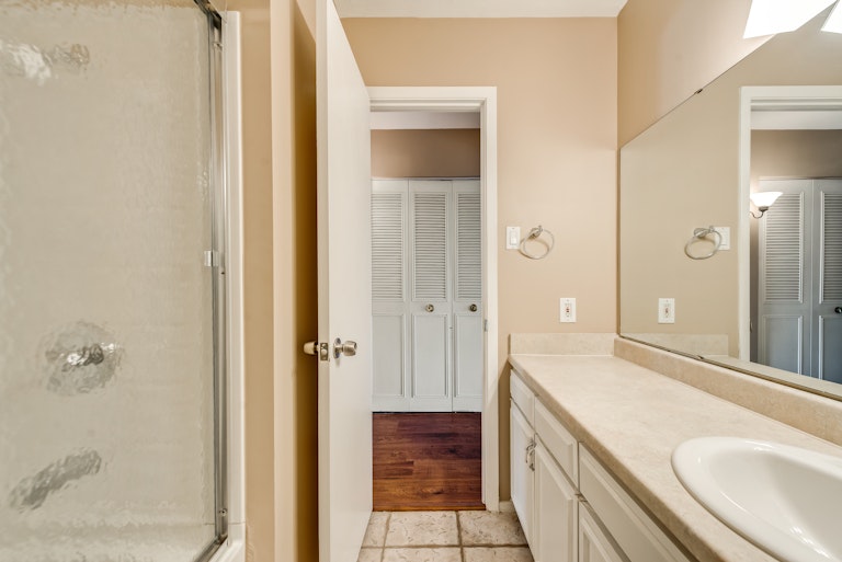 Photo 25 of 32 - 13740 Flagstone Ln, Dallas, TX 75240