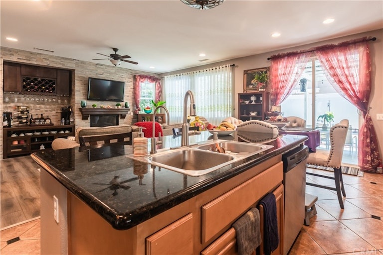 Photo 17 of 48 - 7931 Barnstormer Ct, Chino, CA 91708