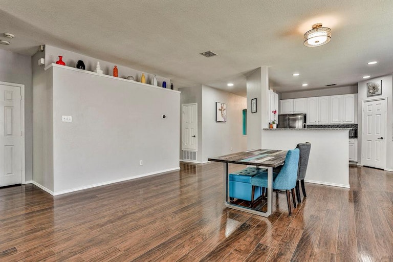 Photo 11 of 28 - 8429 Greylock Ct, Fort Worth, TX 76137
