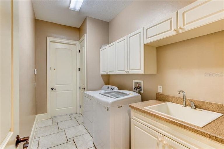 Photo 12 of 25 - 9520 San Fernando Ct, Howey In The Hills, FL 34737