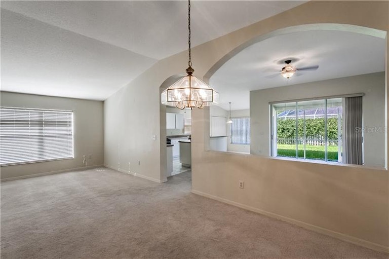 Photo 4 of 21 - 9919 Stockbridge Dr, Tampa, FL 33626