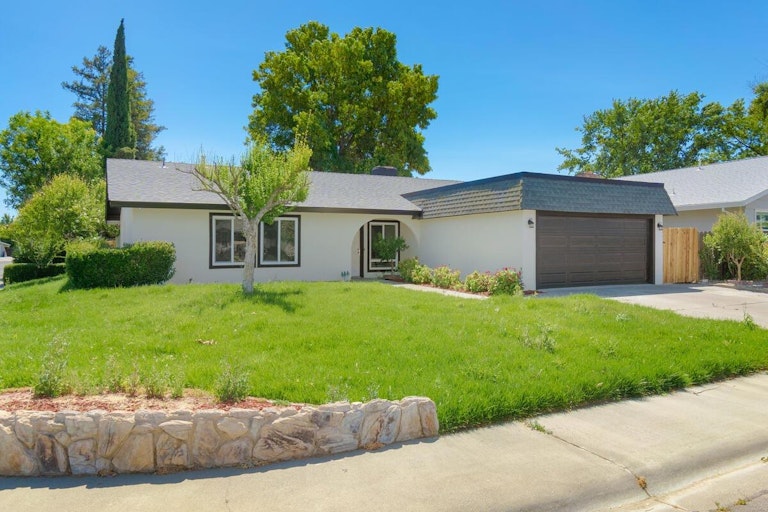 Photo 1 of 27 - 1723 Midway Dr, Woodland, CA 95695