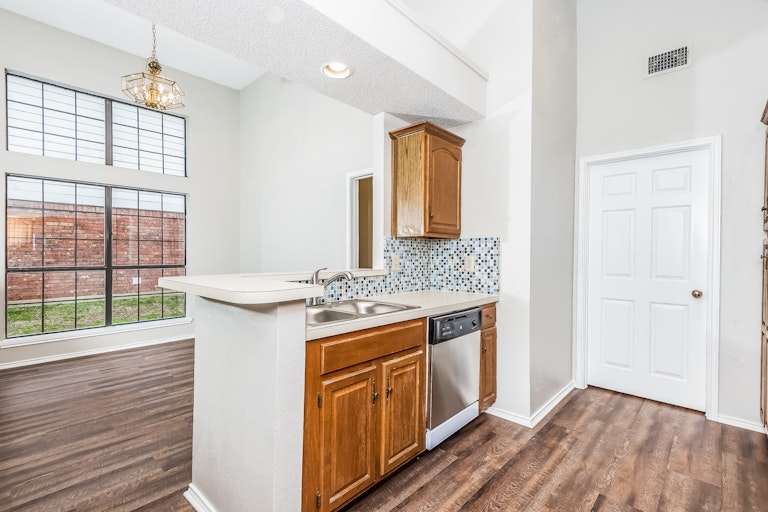 Photo 15 of 25 - 2253 Meadowstone Dr, Carrollton, TX 75006