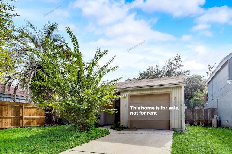 Photo 1 of 30 - 8362 Sunflower Ct, Jacksonville, FL 32244