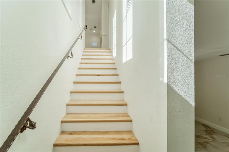 Photo 46 of 88 - 2113 S West Shore Blvd, Tampa, FL 33629