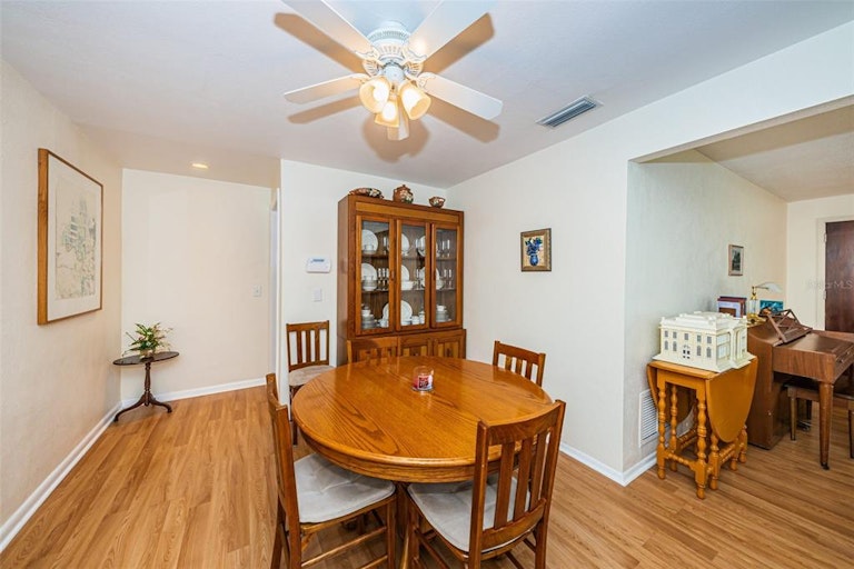 Photo 11 of 31 - 1432 Temple St, Clearwater, FL 33756