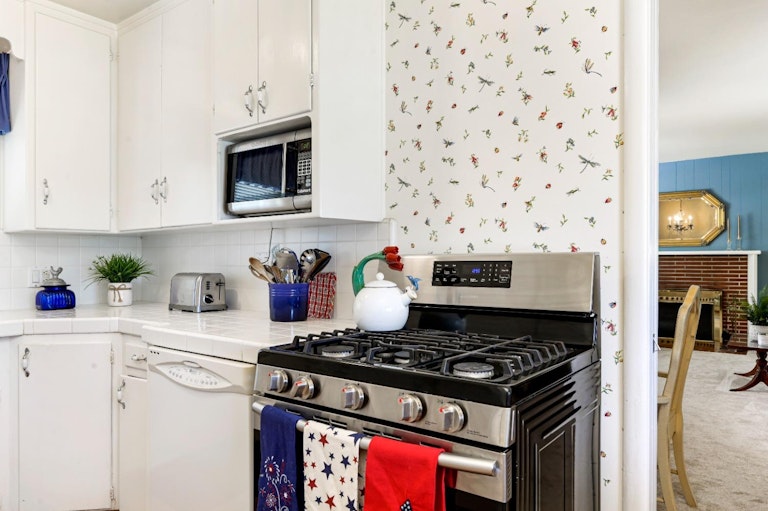Photo 9 of 31 - 3359 Becerra Way, Sacramento, CA 95821