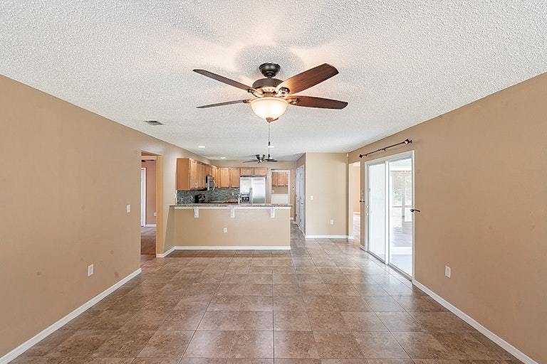 Photo 15 of 29 - 1170 Howland Blvd, Deltona, FL 32738