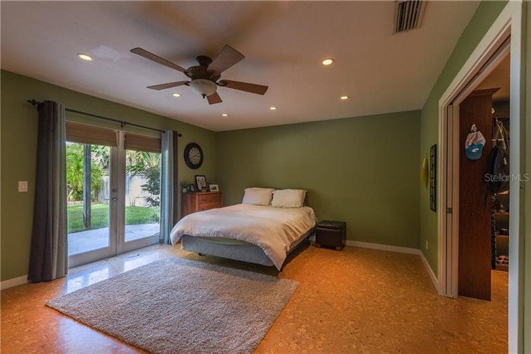 Photo 16 of 24 - 1266 Juliana Pl, Orlando, FL 32807