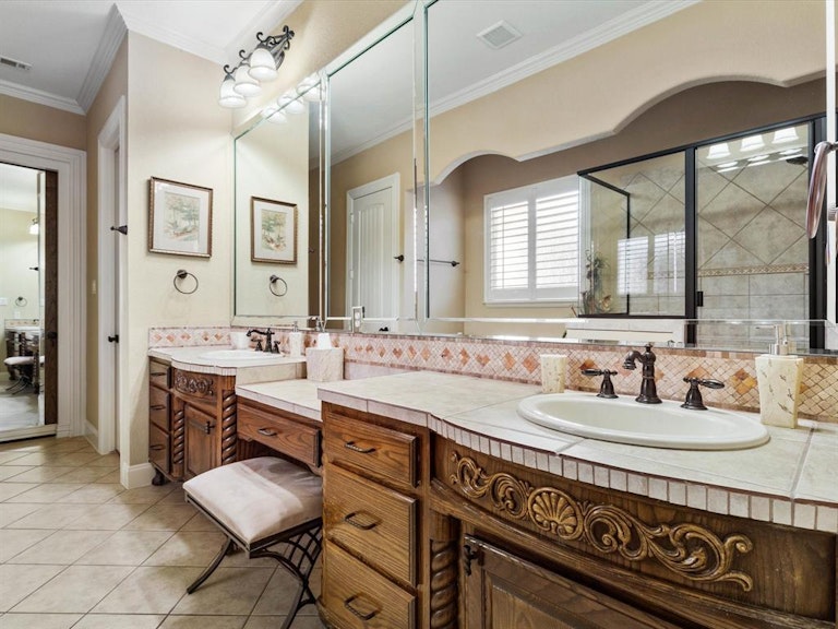 Photo 15 of 31 - 5421 Pershing Ave, Fort Worth, TX 76107