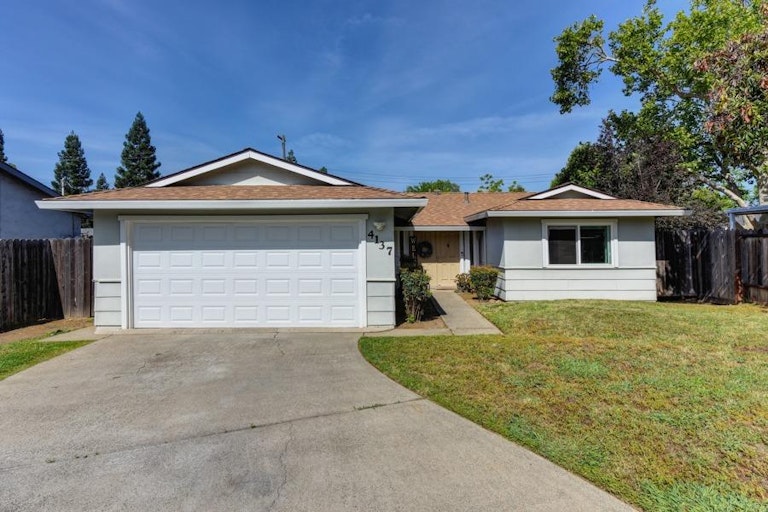 Photo 2 of 31 - 4137 California Ave, Carmichael, CA 95608