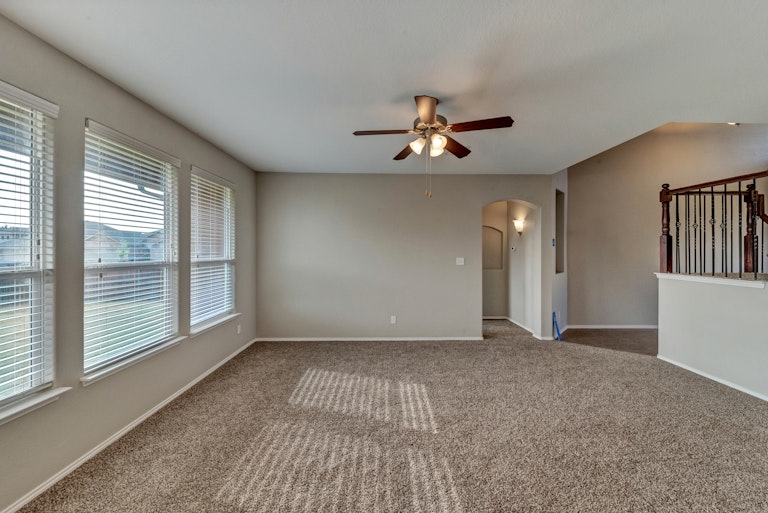 Photo 11 of 32 - 400 Stone Crossing Ln, Fort Worth, TX 76140