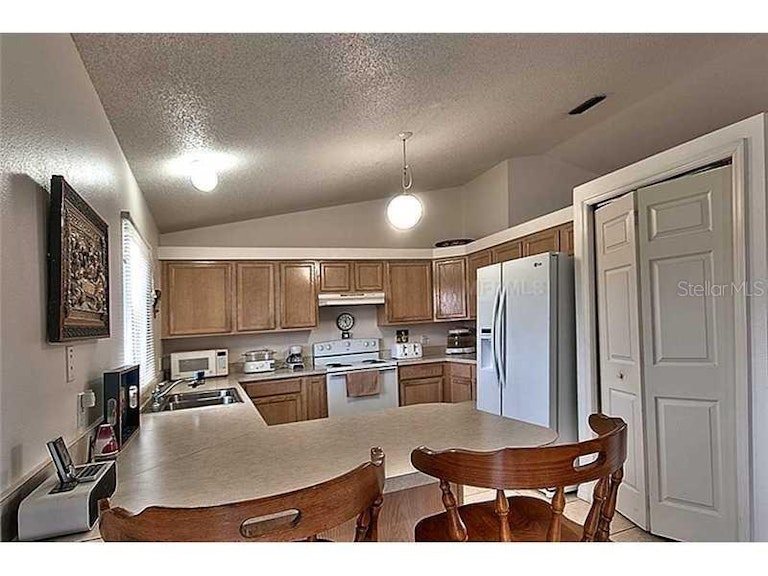 Photo 2 of 5 - 2945 Victoria Dr, Kissimmee, FL 34746