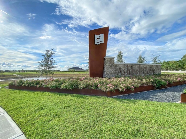 Photo 7 of 9 - 9010 Willowridge Ct, Baytown, TX 77521