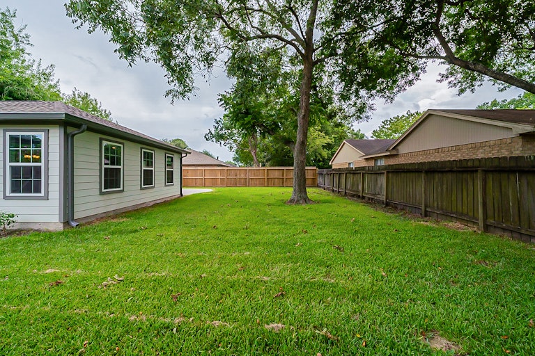 Photo 32 of 32 - 105 Greenshire Dr, League City, TX 77573