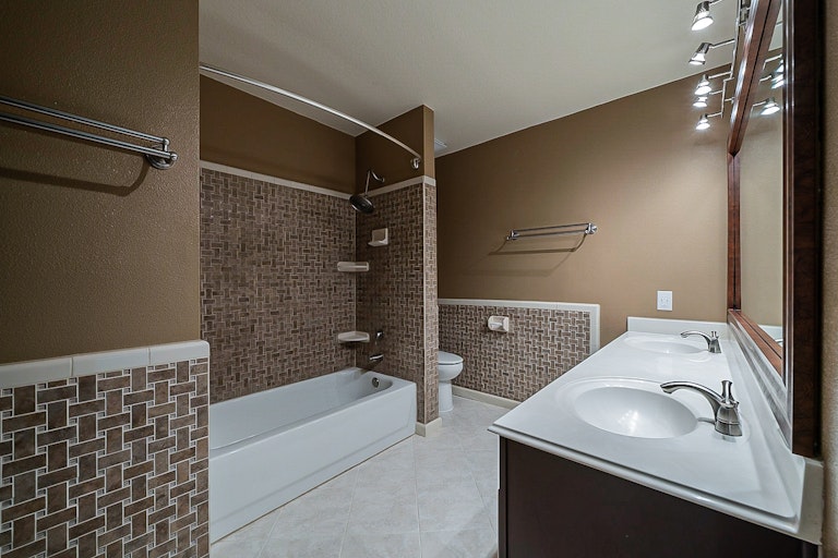 Photo 4 of 39 - 57 N Old Cedar Cir, Spring, TX 77382