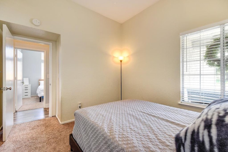 Photo 24 of 40 - 8372 Vintage Park Dr, Sacramento, CA 95828