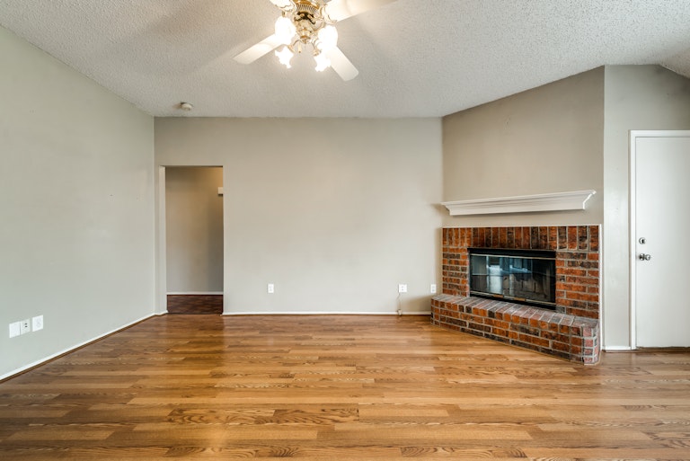 Photo 14 of 29 - 2736 Hidden Springs Dr, Mesquite, TX 75181