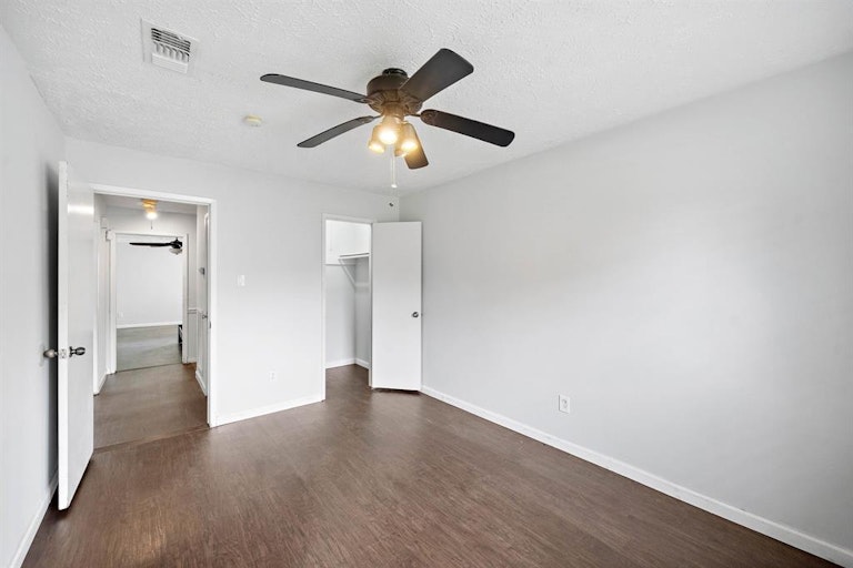 Photo 11 of 20 - 2518 Sage Brush Ln, Sugar Land, TX 77479