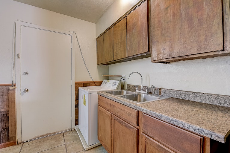 Photo 24 of 36 - 6363 Godfrey Ave, Dallas, TX 75217