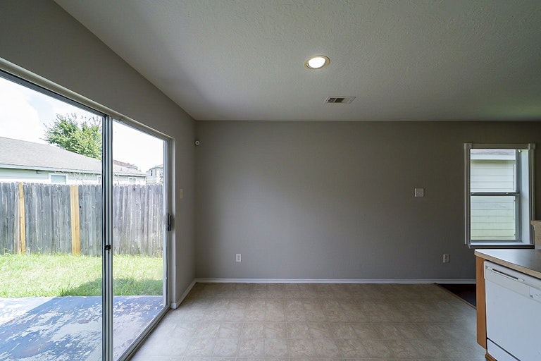 Photo 14 of 30 - 18934 Remington Bend Dr, Houston, TX 77073