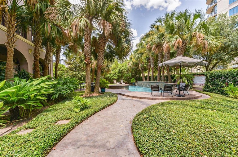 Photo 26 of 44 - 2700 Albany St #3B, Houston, TX 77006
