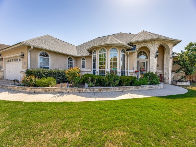 Photo 4 of 36 - 1226 Loma Verde Dr, New Braunfels, TX 78130