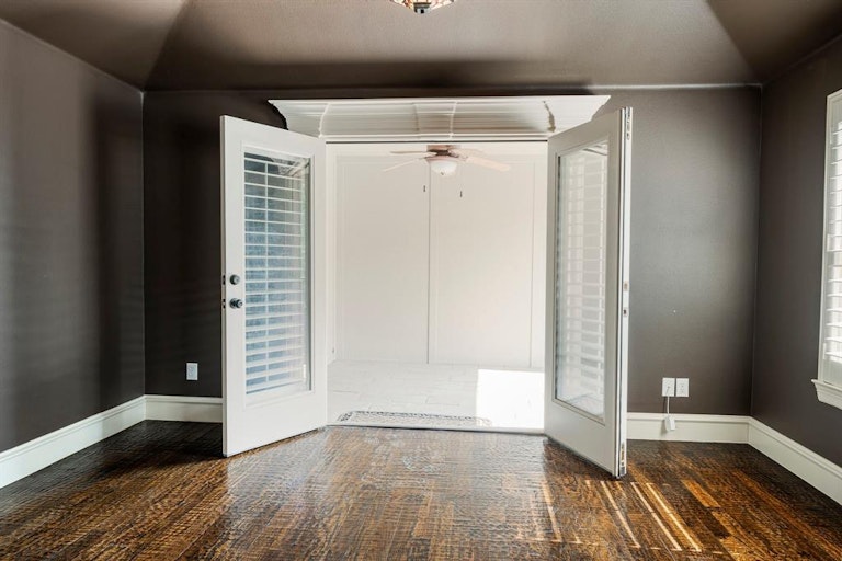 Photo 30 of 40 - 6624 Sondra Dr, Dallas, TX 75214
