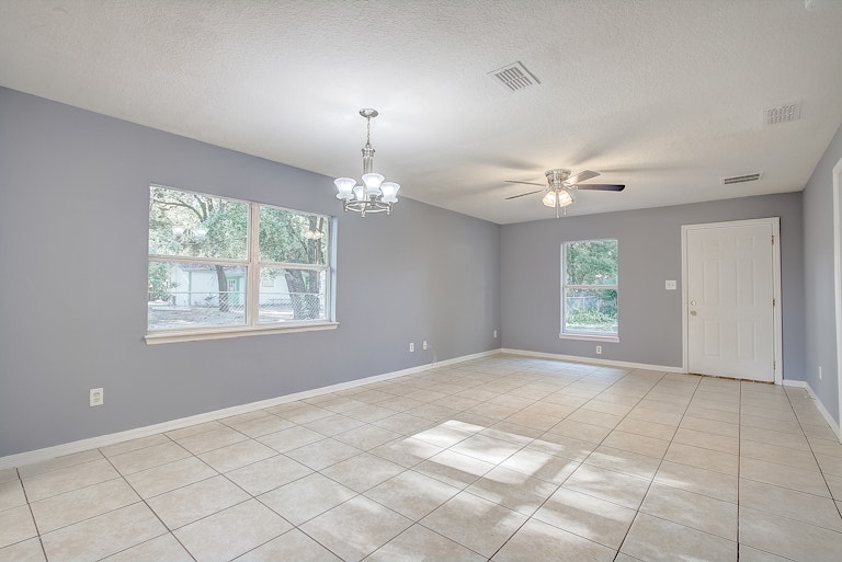 Photo 16 of 28 - 1915 2nd Dr, Sanford, FL 32771