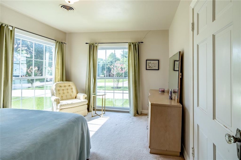 Photo 16 of 27 - 603 Coyle St, Garland, TX 75040