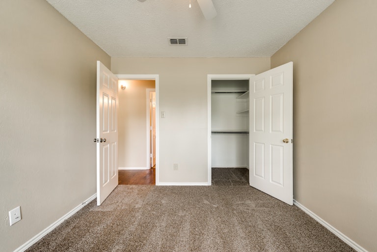 Photo 24 of 30 - 1403 Mapleview Dr, Carrollton, TX 75007