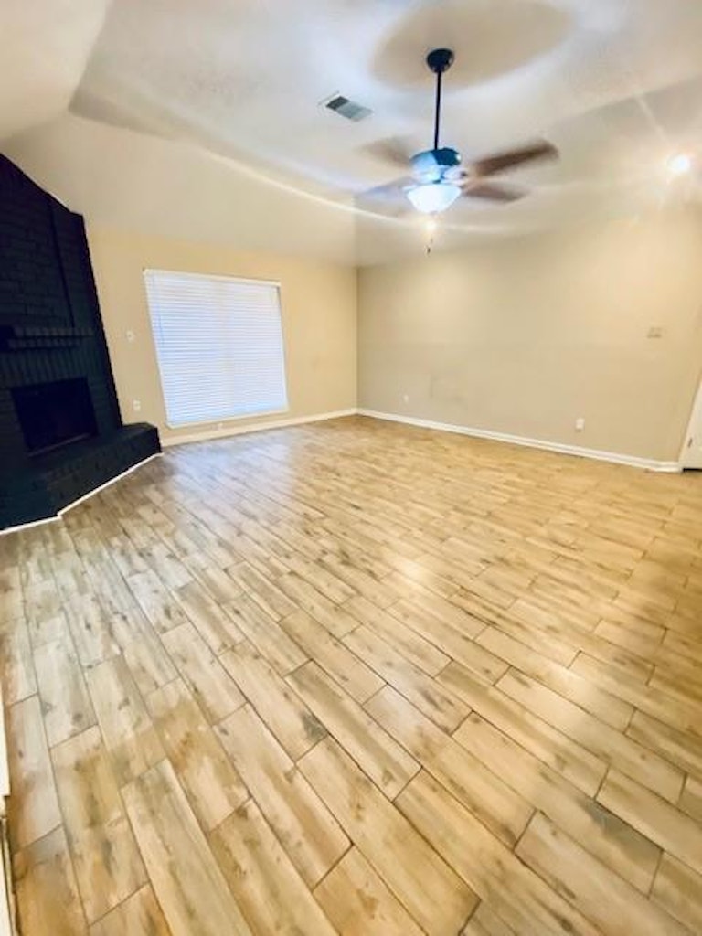 Photo 8 of 36 - 6126 Nancet Dr, Houston, TX 77041