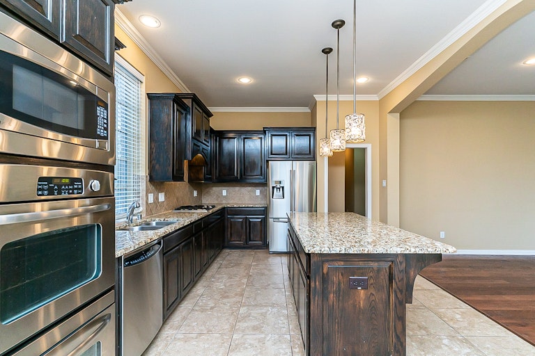 Photo 8 of 37 - 4712 Eddleman Dr, Fort Worth, TX 76244
