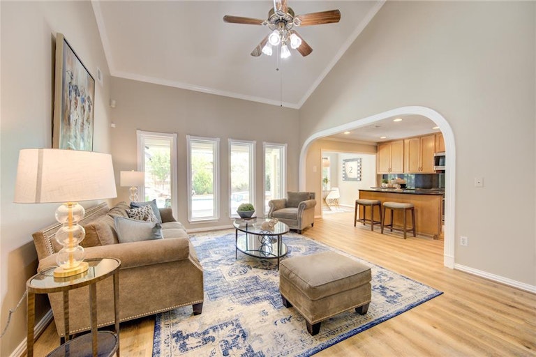 Photo 10 of 32 - 14118 Barryknoll Ln, Houston, TX 77079