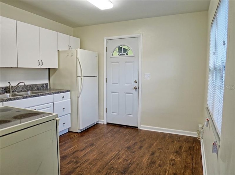 Photo 3 of 9 - 306 E Hydrangia St, Tampa, FL 33612