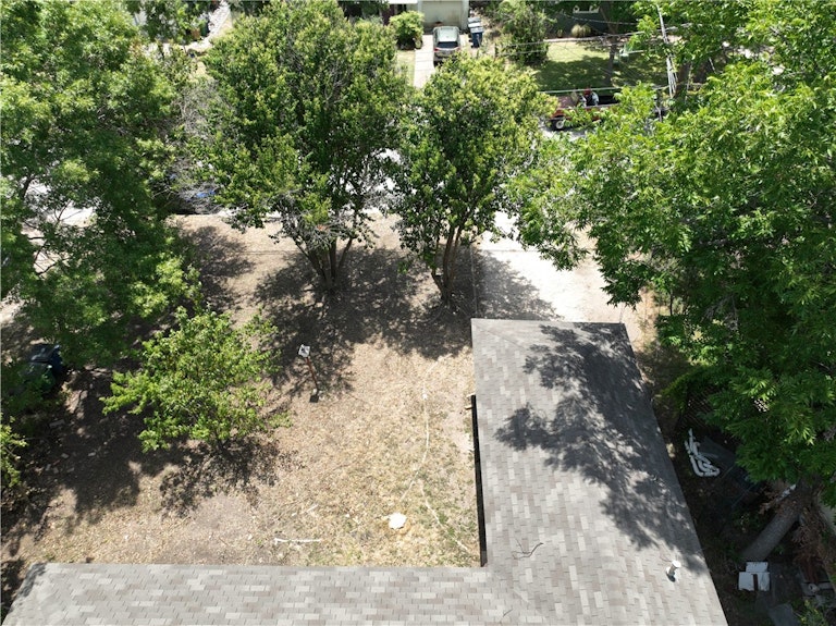 Photo 12 of 37 - 1800 Alguno Rd, Austin, TX 78757
