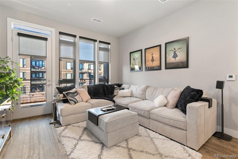 Photo 3 of 15 - 6618 E Lowry Blvd #205, Denver, CO 80230