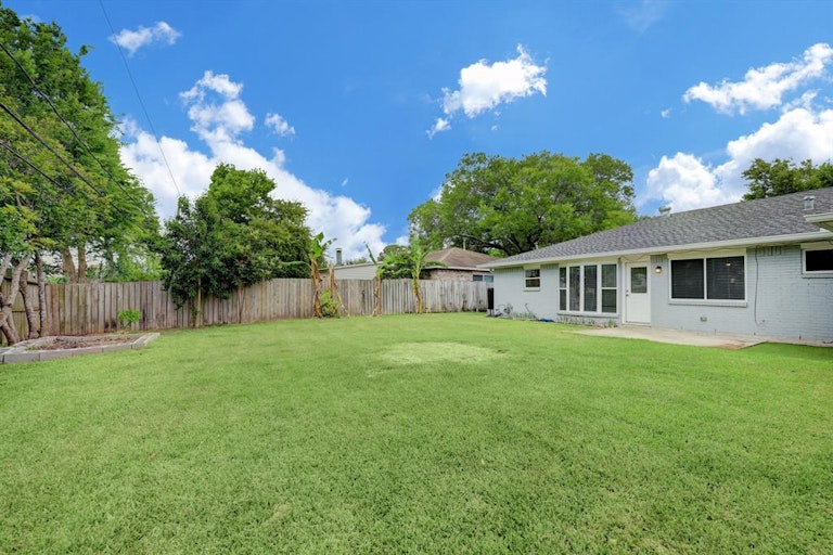 Photo 21 of 21 - 9619 Windswept Ln, Houston, TX 77063