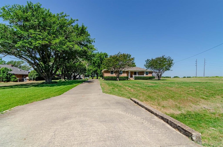 Photo 2 of 37 - 17312 Fm 2755, Lavon, TX 75166