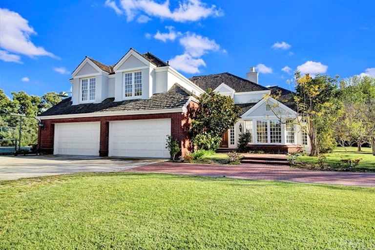 Photo 2 of 35 - 9 Leesbury Ct, Newport Beach, CA 92660